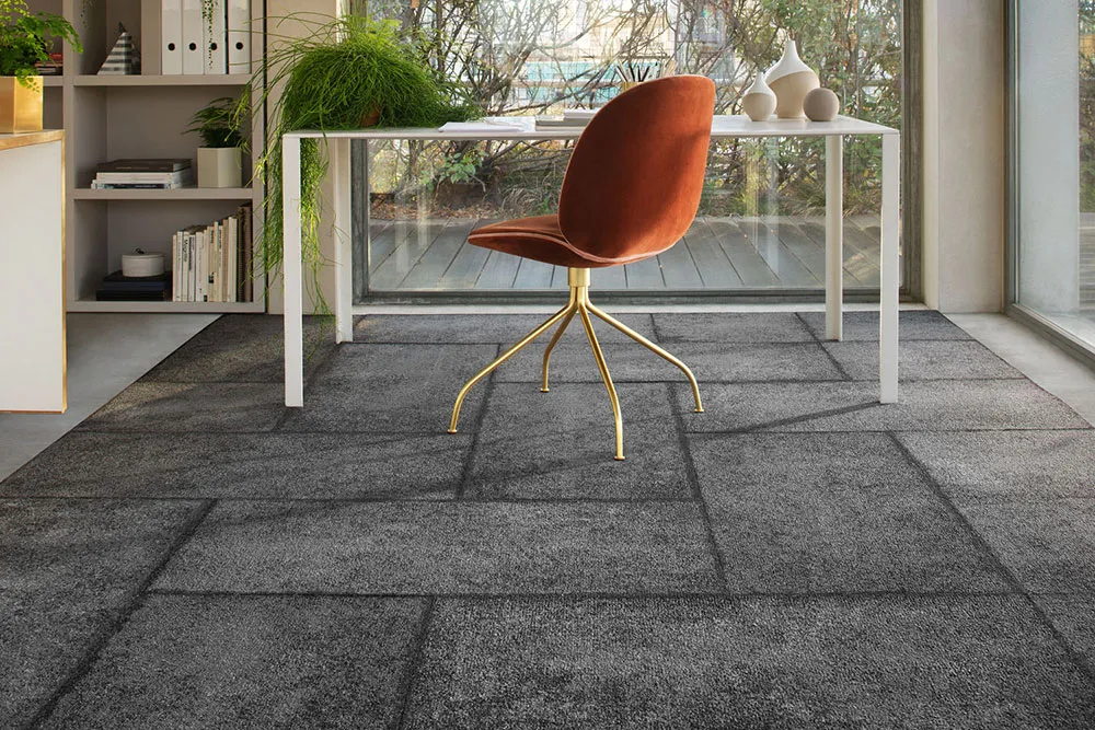 Comfortable Concrete 2.0 — Laid Bare gilam plitkasi