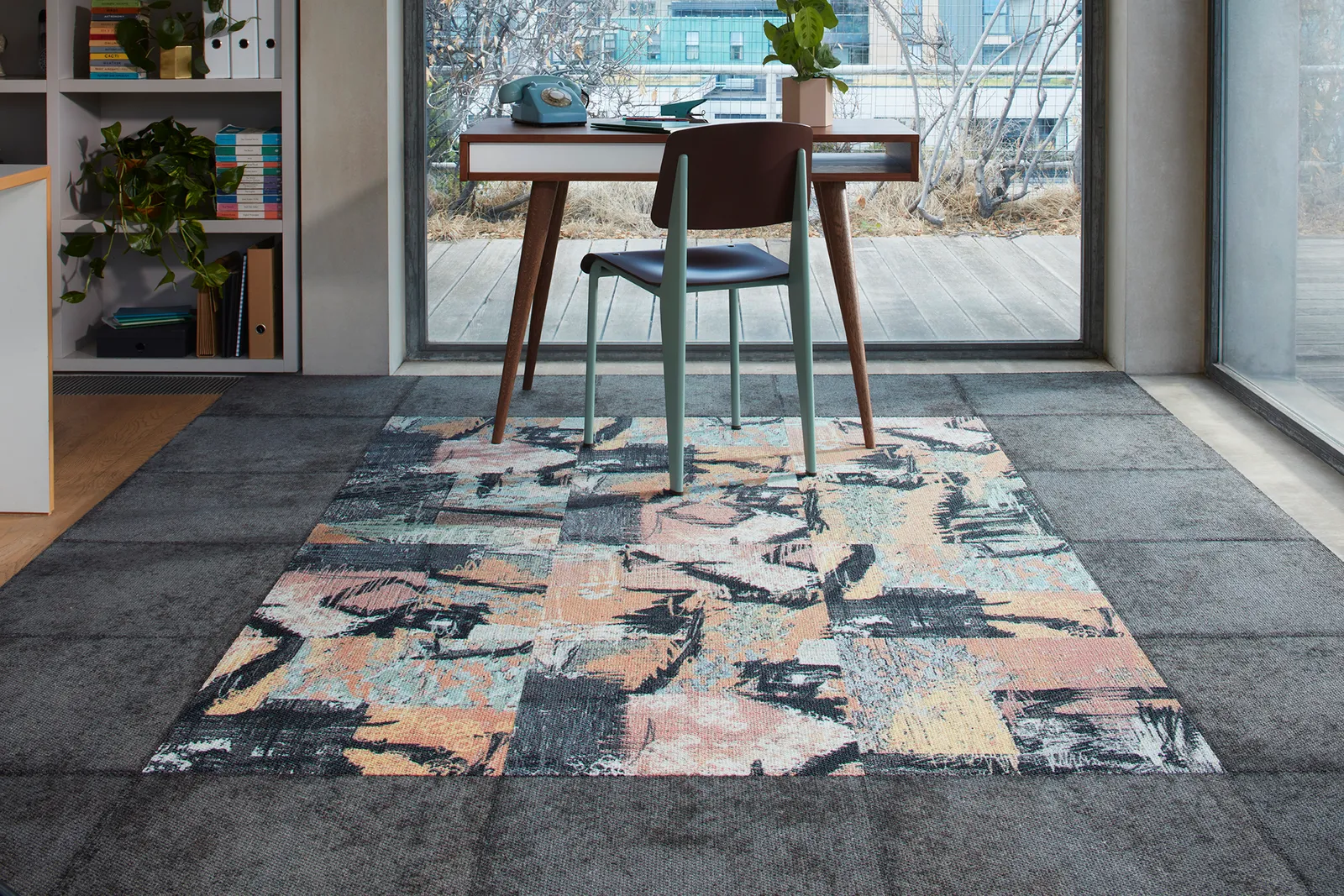 Ковровая плитка Comfortable Concrete Retold — Urban Graffiti