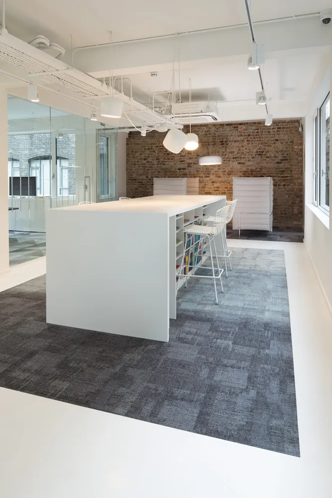 Dissident 2.0 carpet tile