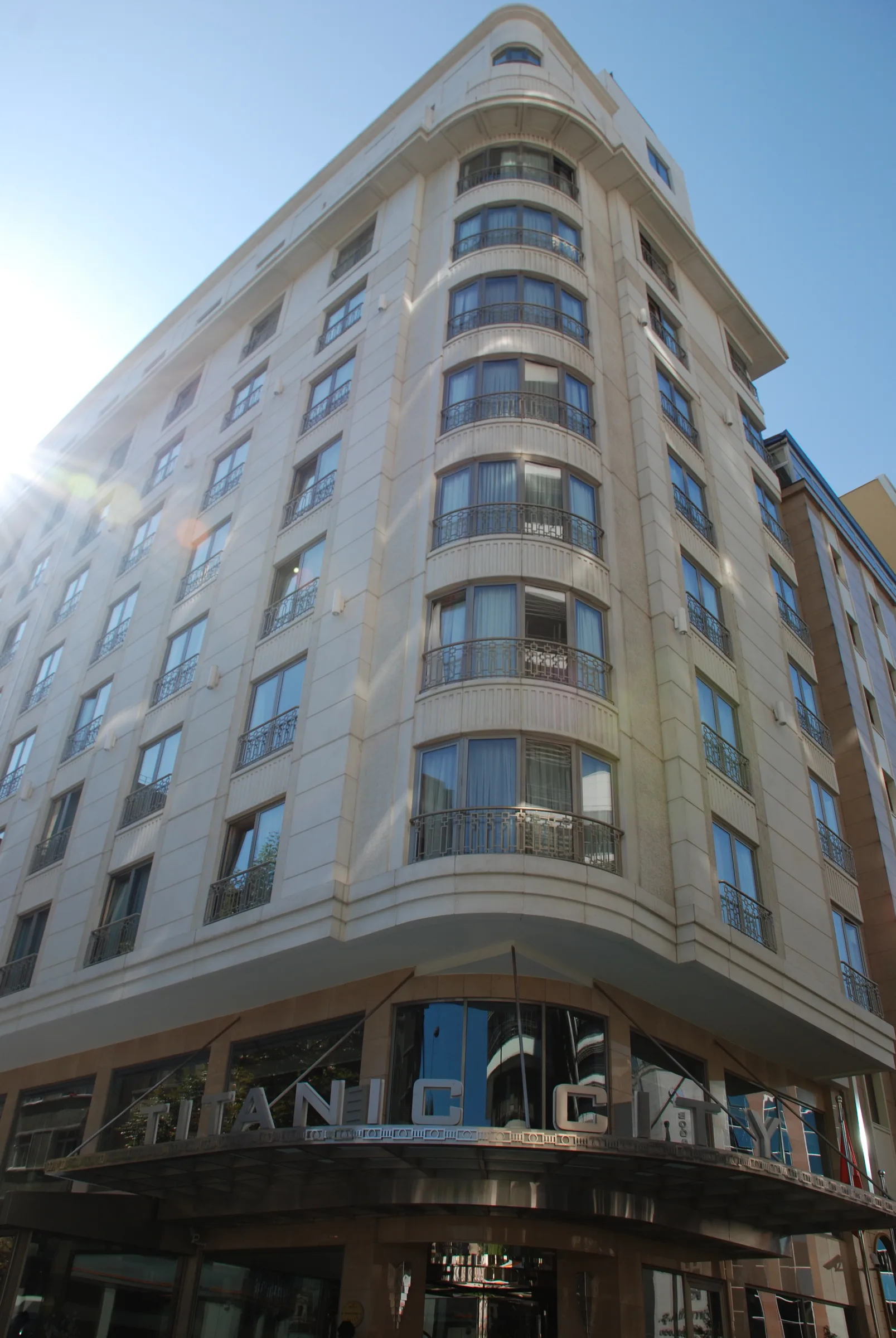 Titanic Hotel Taksim — restaurant — 5