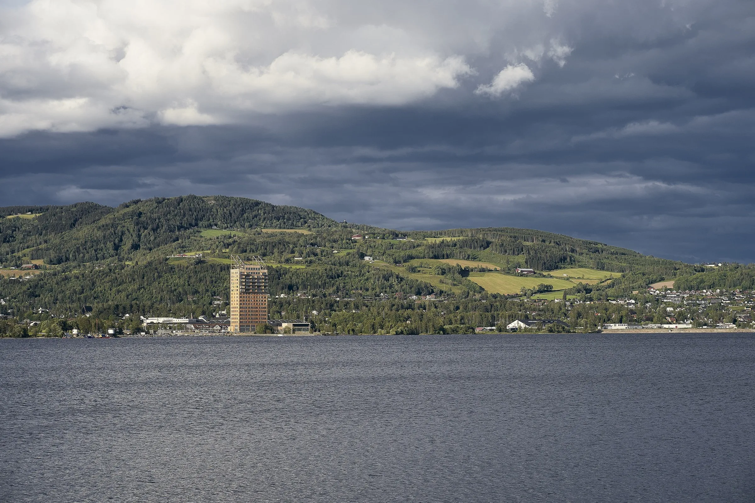 Wood Hotel (башня Mjøstårnet) — 2